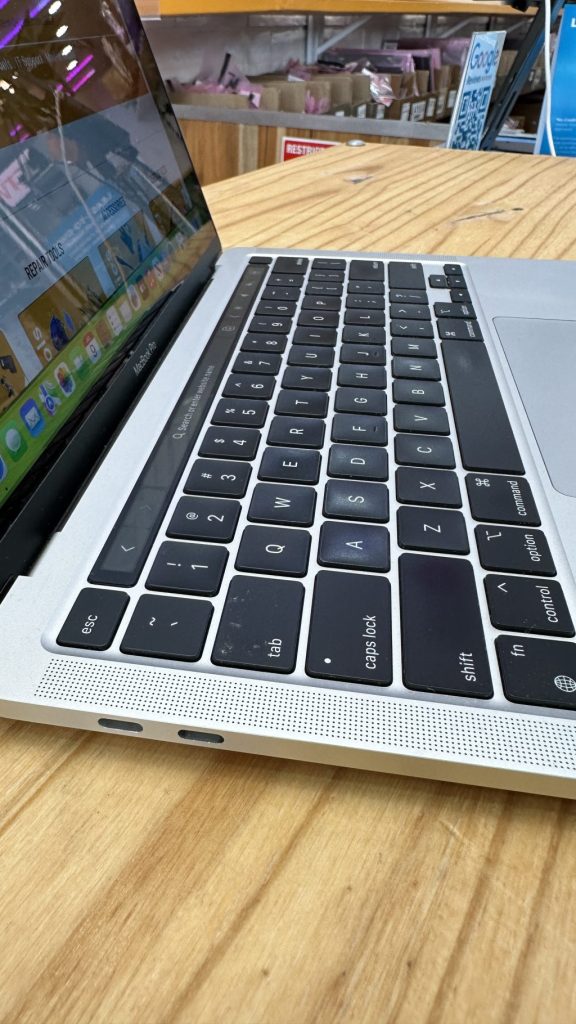 MacBook Pro M1 512GB 13インチモデル シルバー MacBook Pro M1 512GB 13インチモデル シルバー