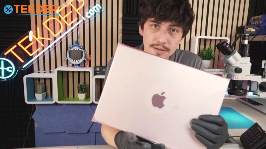 broken-lcd-13-m3-macbook-air-