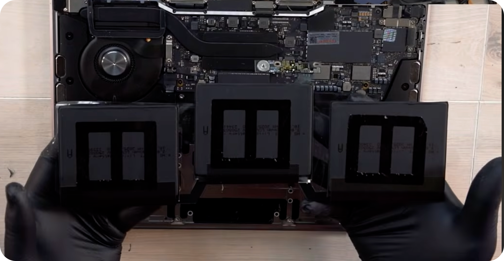 A2289 battery replacement: the new battery aligned inside the MacBook Pro 13-inch chassis before securing.