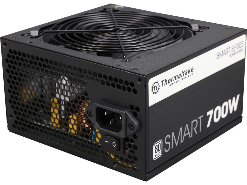 Thermaltake Smart 700W PSU – reliable power supply with 80 PLUS efficiency.